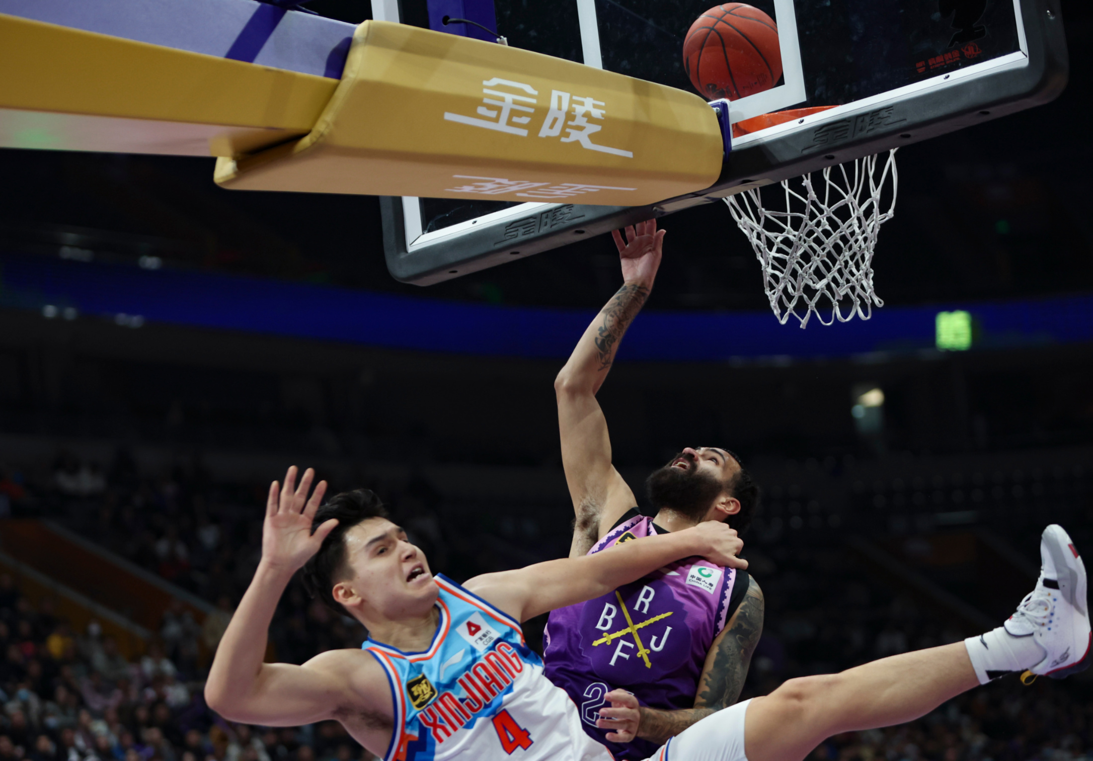 清晨突围战来临；毕尔巴鄂竞技围绕CBA季后赛门线救险；悬念犹存；控场能力受关注的简单介绍